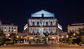 lavanderia autoservicio junto a Opera, y el Palacio Real, Gran Vía y Santo Domingo