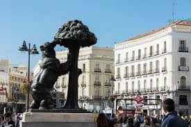 laundry self service in Madrid centre, best value for money with free WIFI, soap and conditioner. Save time and money while doing your washing.